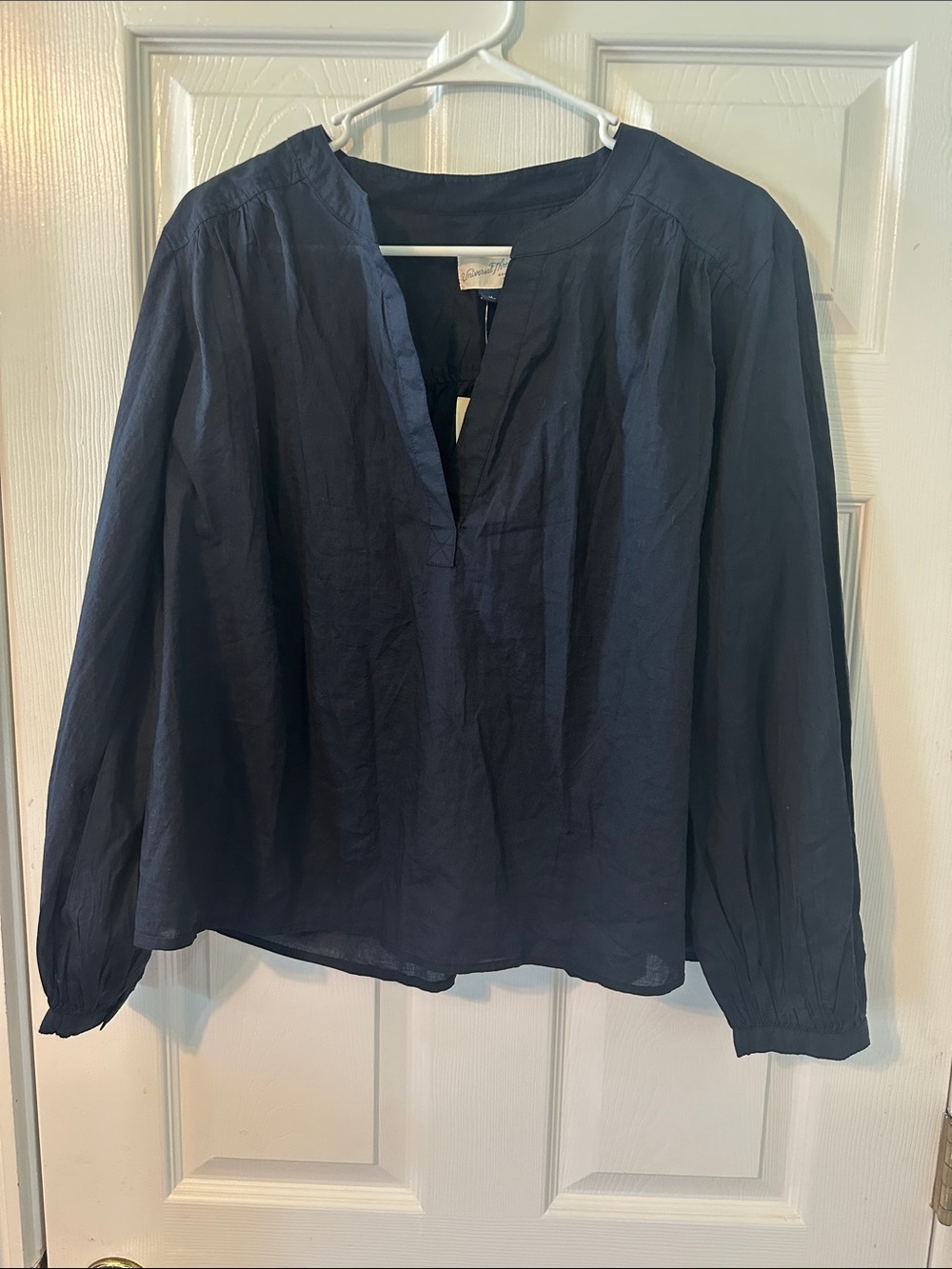 Universal Thread Navy Long Sleeve Blouse with a V-neck & Pleated Detail NWT (M)